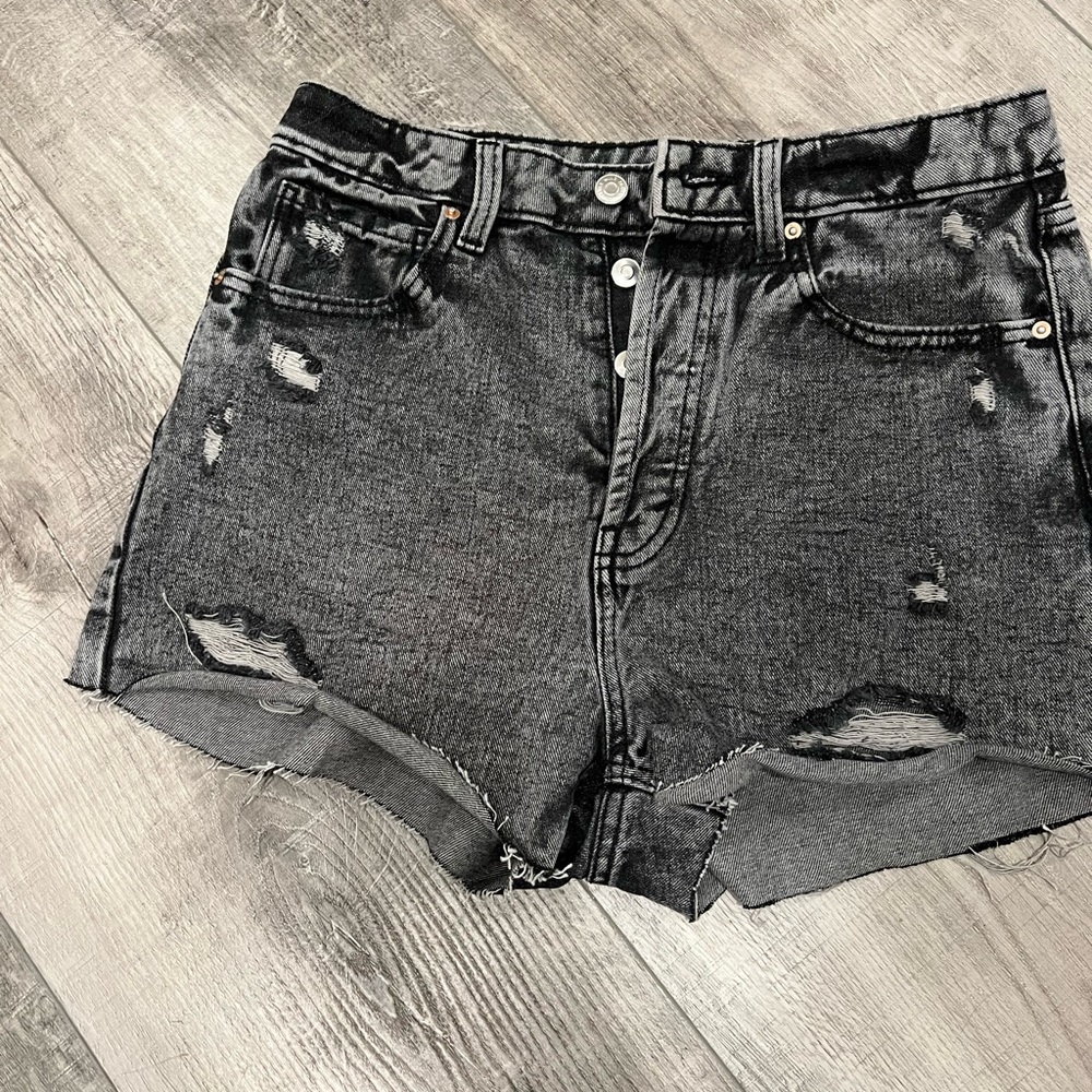 Black distressed jean shorts
